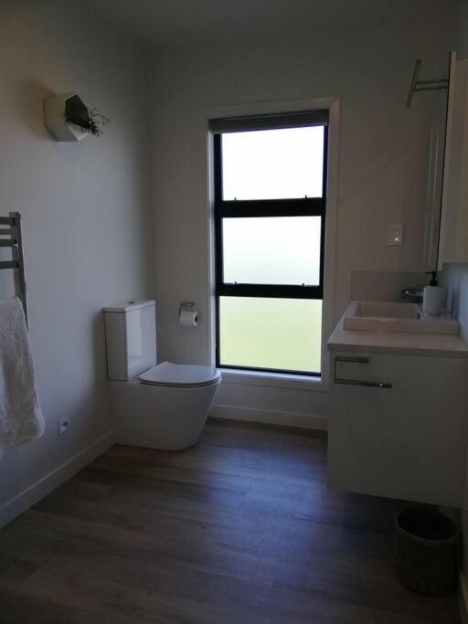Purangi Waterfront Retreat - 2 Bedroom Cooks Beach Ngoại thất bức ảnh